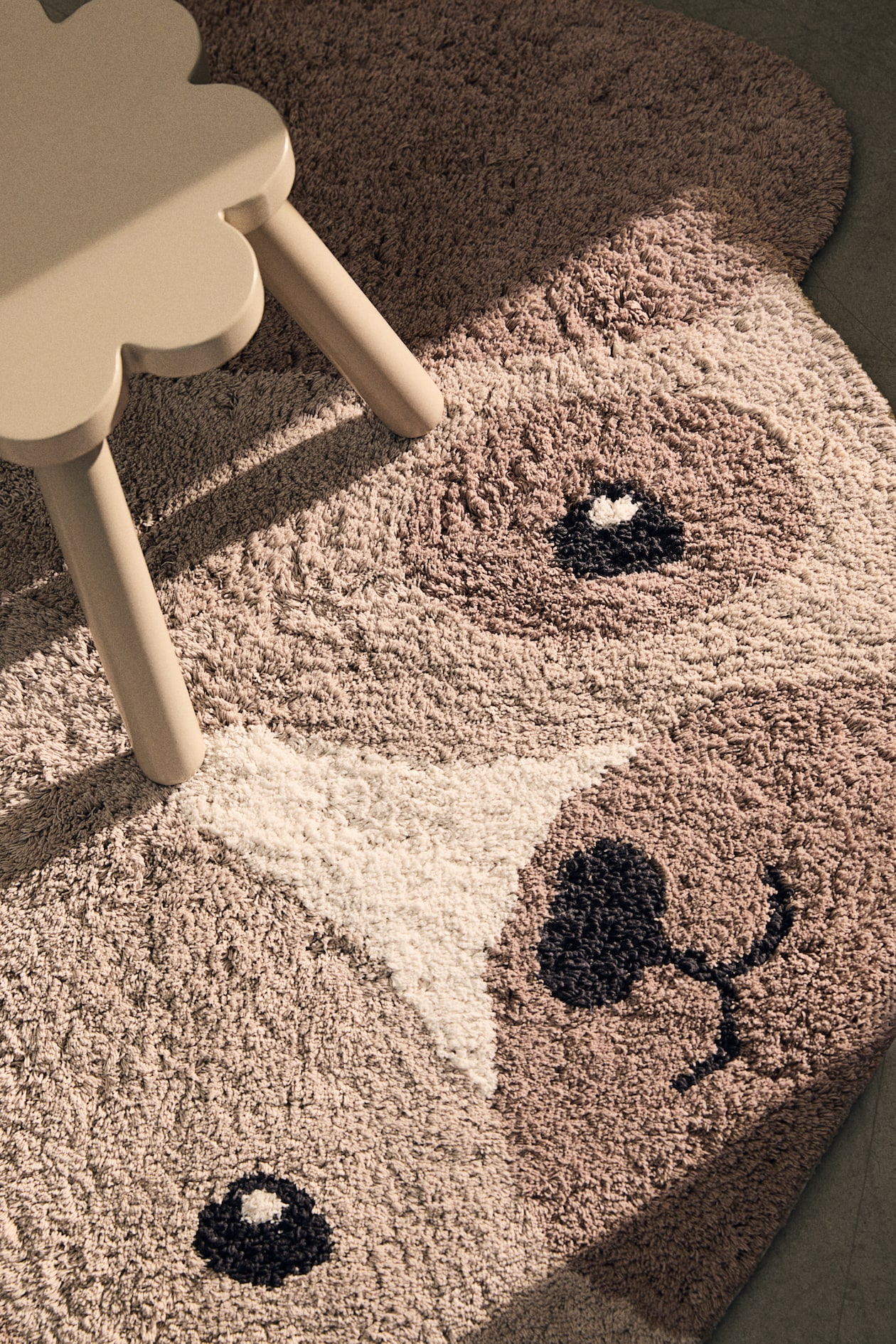 Dog-Shaped Rug image 2