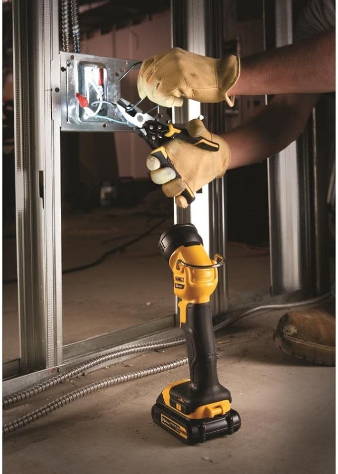 DEWALT 20V MAX* LED Work Light/Flashlight (DCL040) image 2